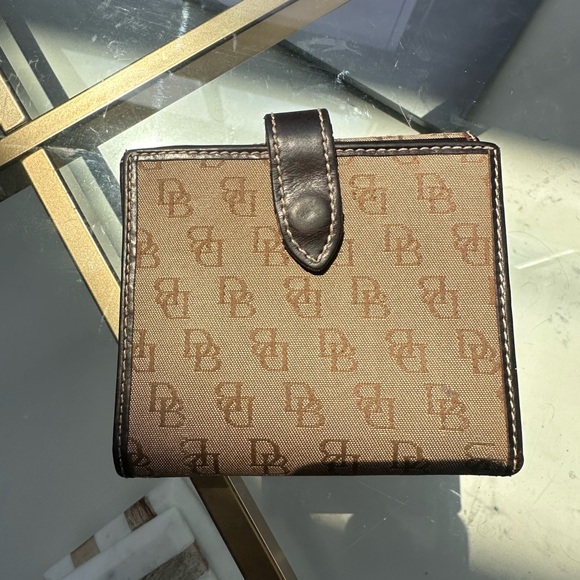 Vintage 1975 Dooney & Bourke
Signature Canvas Wallet Brown
Leather Gold Lock - Picture 2 of 6